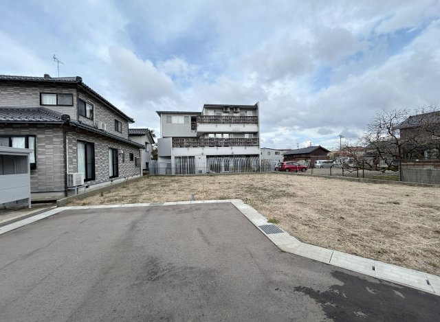 金沢市長坂 ニ水高校近く 小中学校まで約780ｍ 建築条件外し可