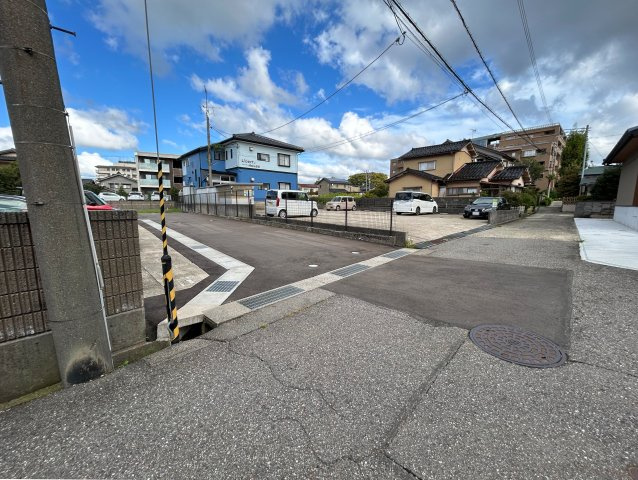 金沢市長坂 ニ水高校近く 小中学校まで約780ｍ 建築条件外し可