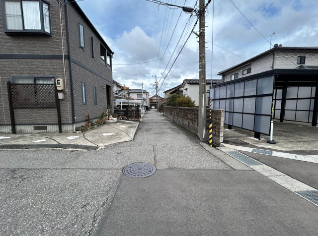 金沢市長坂 ニ水高校近く 小中学校まで約780ｍ 建築条件外し可