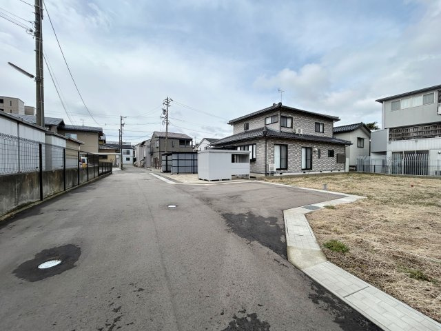 金沢市長坂 ニ水高校近く 小中学校まで約780ｍ 建築条件外し可