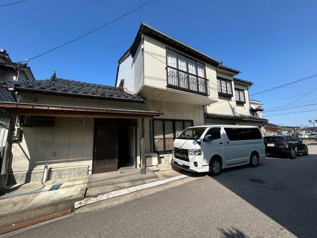 射水市 三日曽根（新町口駅） 2階建 １０ＤＫ