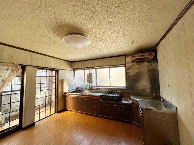 射水市 三日曽根（新町口駅） 2階建 １０ＤＫ