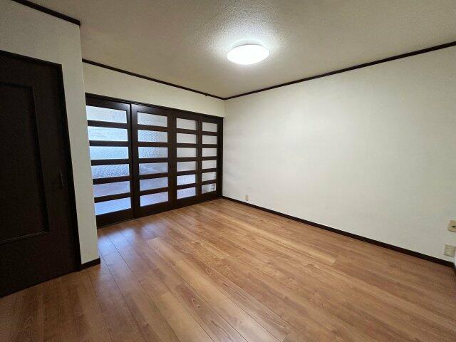 射水市 三日曽根（新町口駅） 2階建 １０ＤＫ