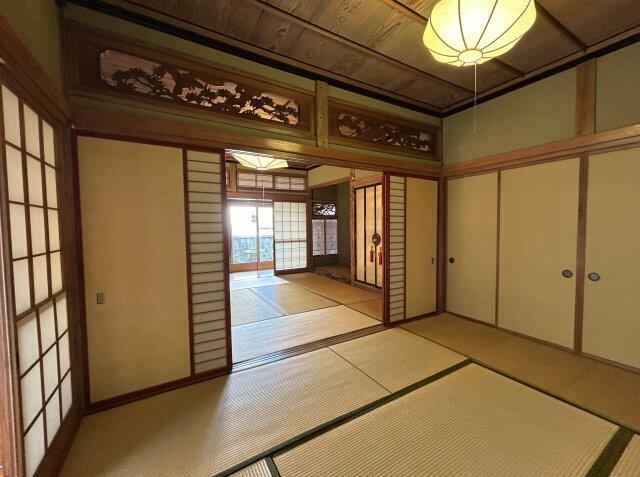 射水市 三日曽根（新町口駅） 2階建 １０ＤＫ