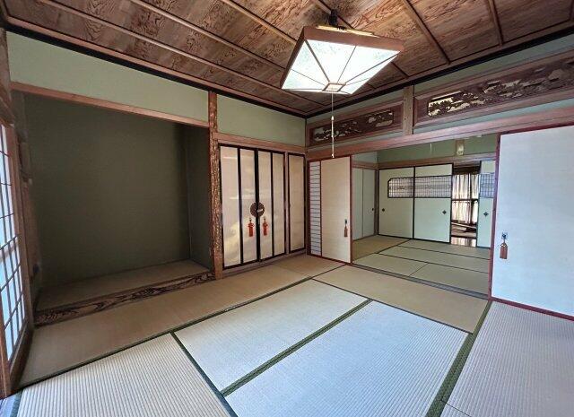 射水市 三日曽根（新町口駅） 2階建 １０ＤＫ