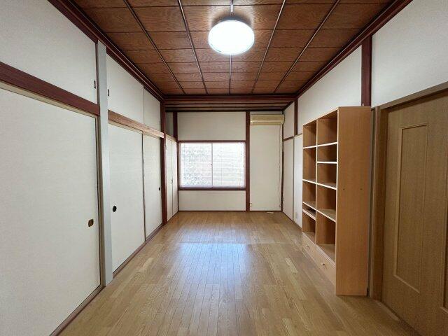 射水市 三日曽根（新町口駅） 2階建 １０ＤＫ