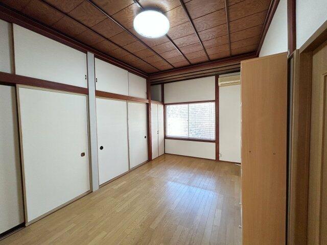 射水市 三日曽根（新町口駅） 2階建 １０ＤＫ