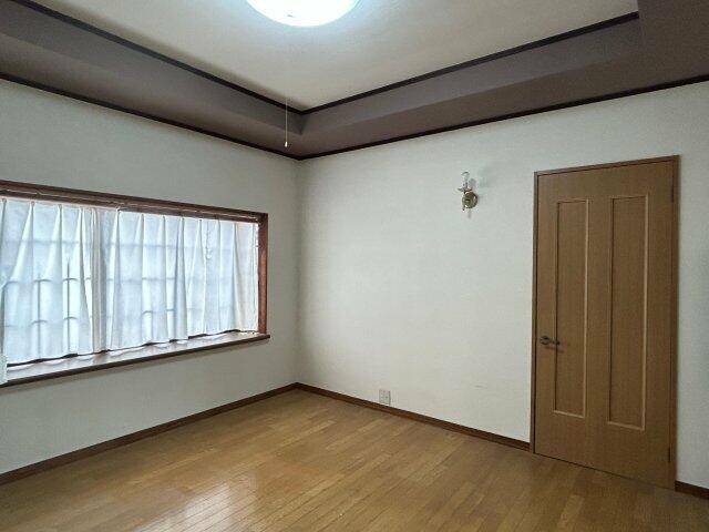 射水市 三日曽根（新町口駅） 2階建 １０ＤＫ