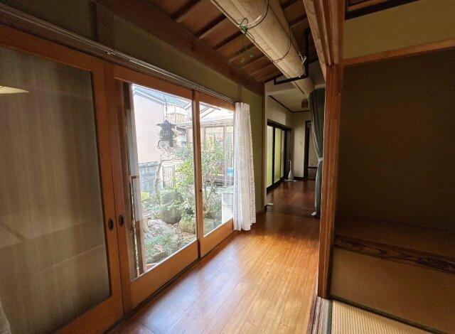 射水市 三日曽根（新町口駅） 2階建 １０ＤＫ