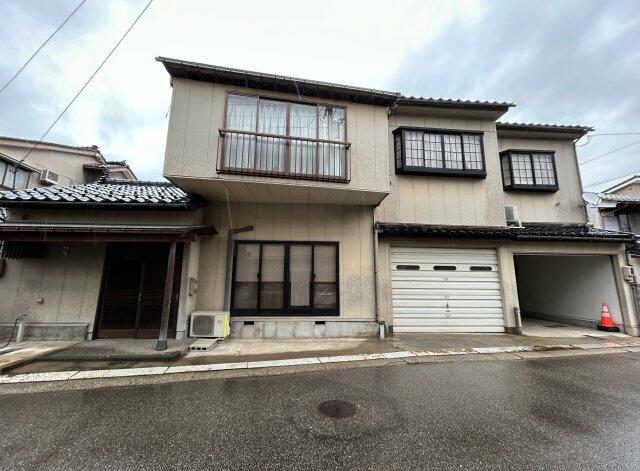 射水市 三日曽根（新町口駅） 2階建 １０ＤＫ