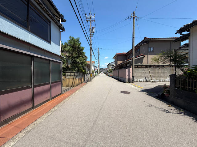 金沢市 西泉１丁目（西泉駅） 2階建 ７Ｋ