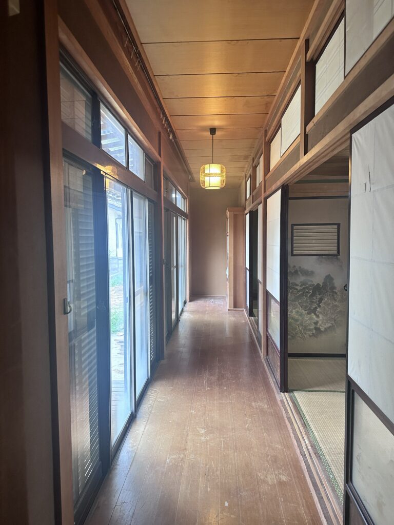 小松市吉竹町　 2階建 ６ＬＤＫ
