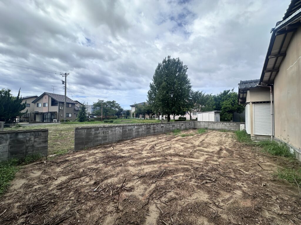 小松市吉竹町　 2階建 ６ＬＤＫ