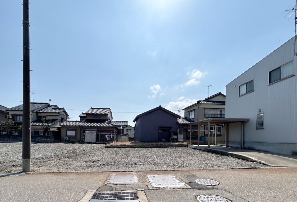 射水市三日曽根　売土地３６坪　建築条件なし　新築のほか駐車場にも！