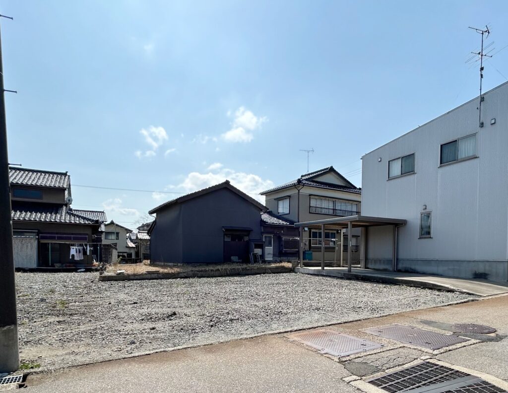 射水市三日曽根　売土地３６坪　建築条件なし　新築のほか駐車場にも！